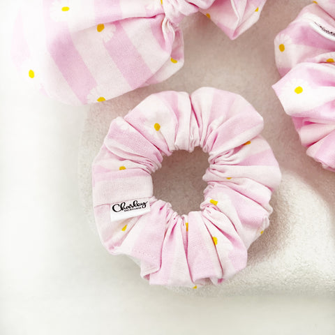 Daisy Mini Scrunchie